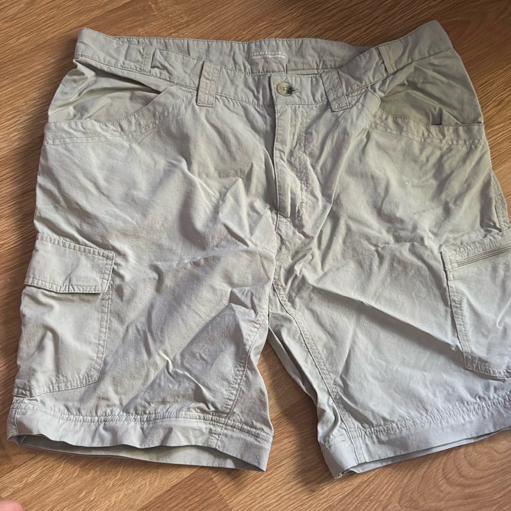 EUC Columbia PFG Men’s Khaki Lightweight Shorts 34W 32L